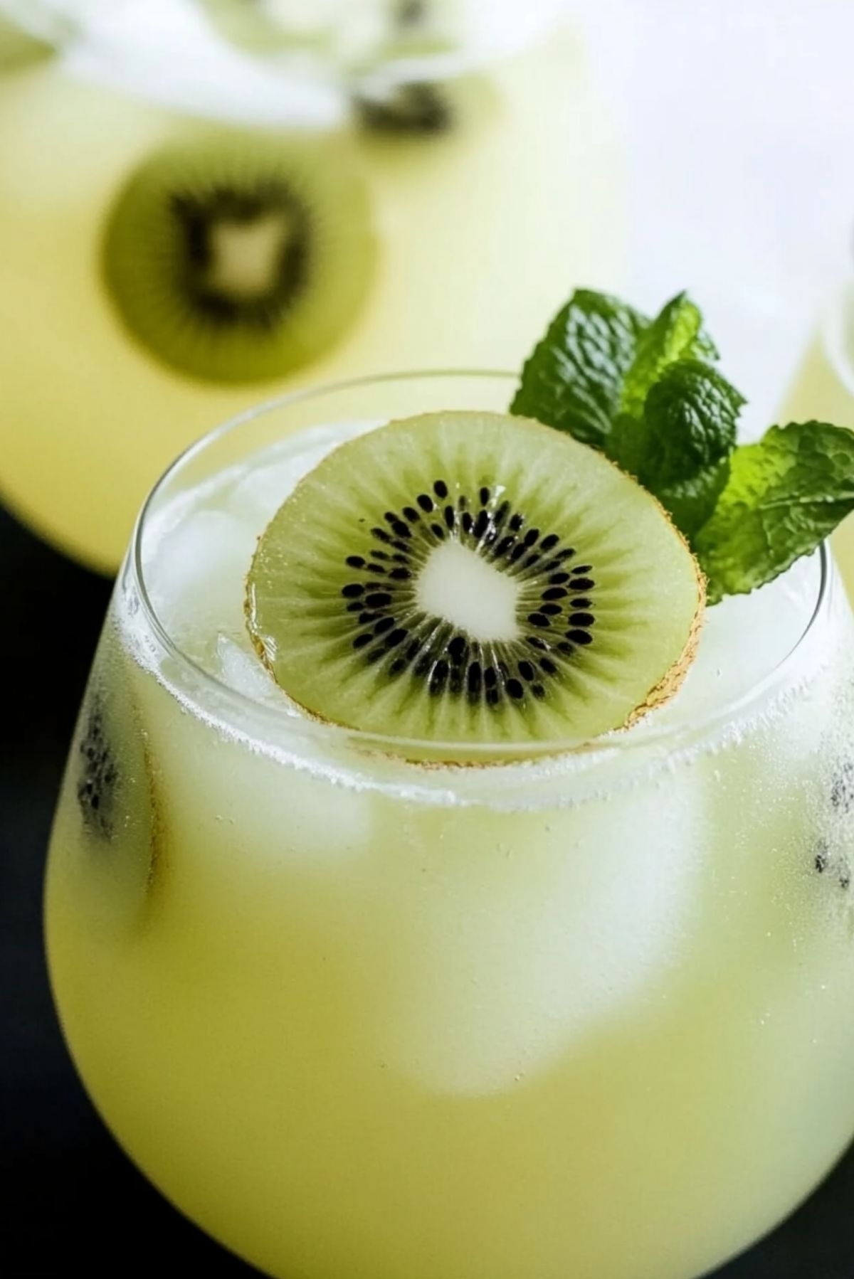 Fresh & Sweet Kiwi Lemonade