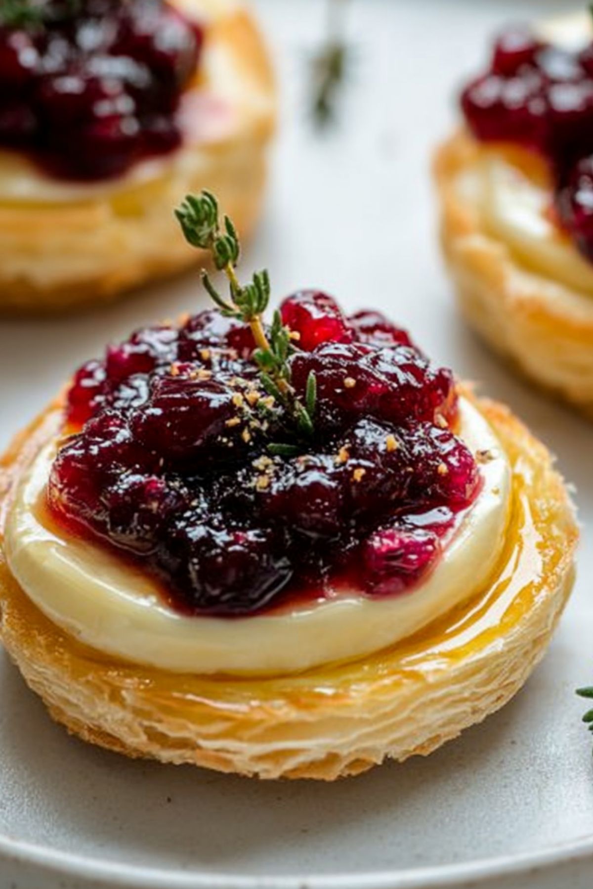 Simple and Delicious Cranberry Brie Appetizers: A Crowd-Pleasing Holiday Snack